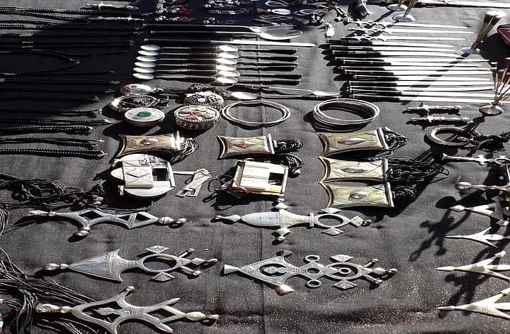 Les Bijoux Touaregs d’Algérie : Symboles et Art du Sahara à Tamanrasset, Illizi et Adrar