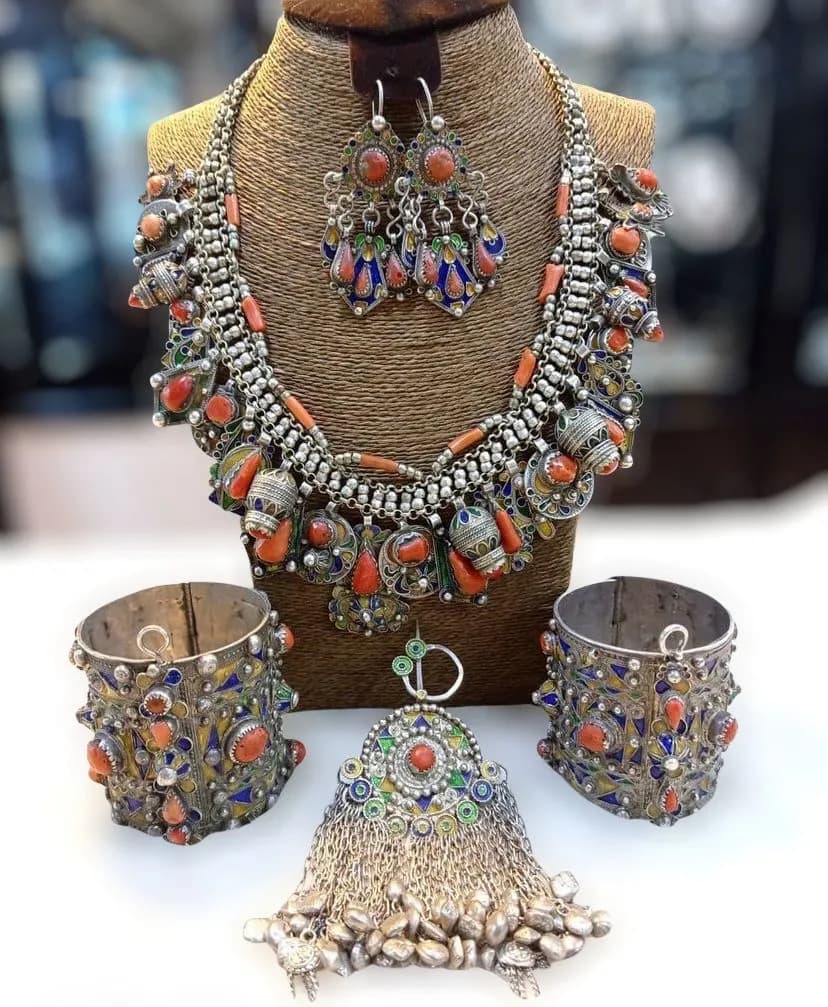 Les Bijoux Kabyles en Argent et Corail : L’Éclat Intemporel de Tizi-Ouzou - 1