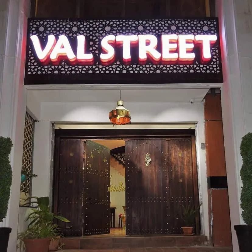 Val Street Restaurant Traditionnel - 1